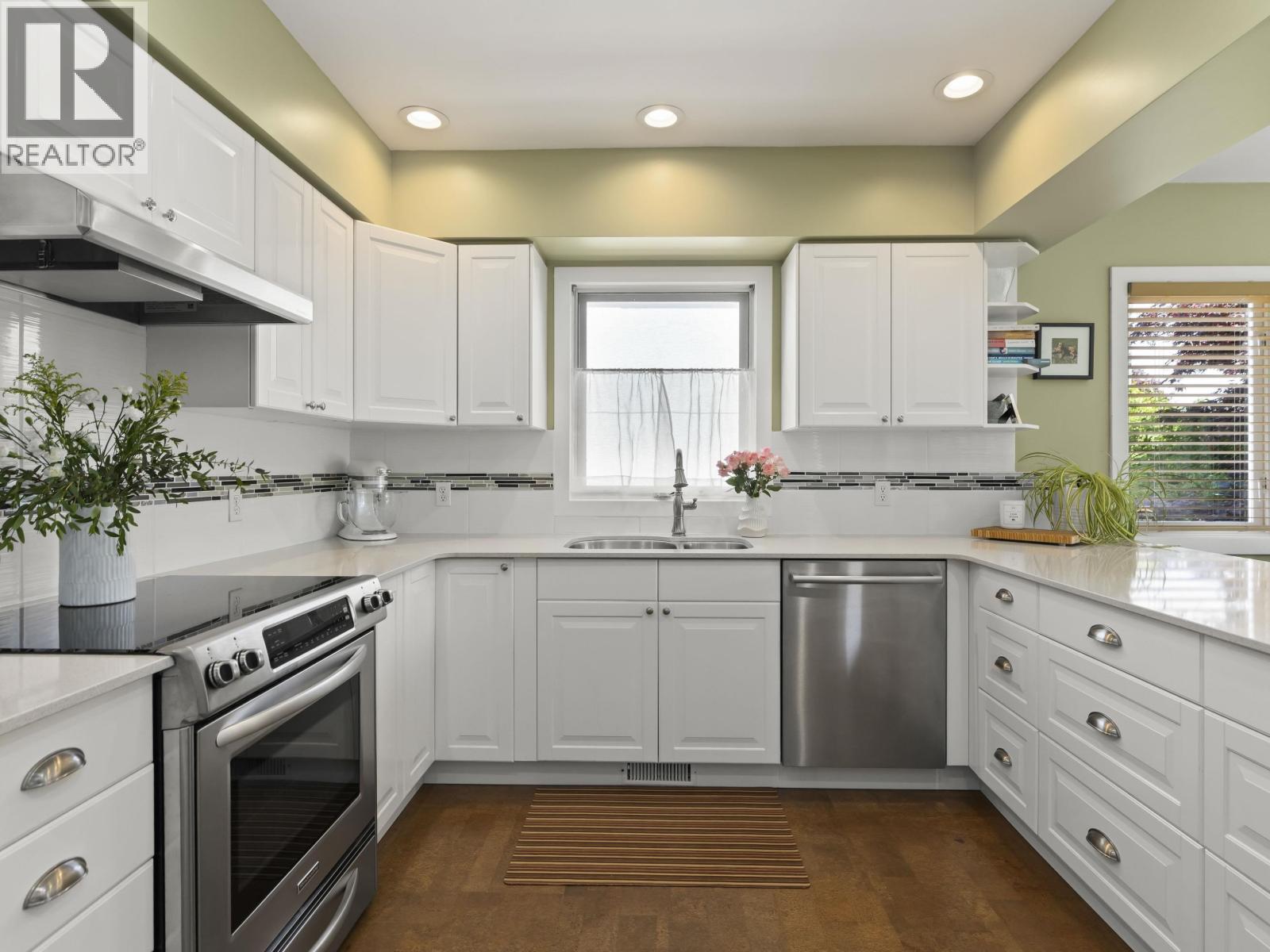 4428 ST. GEORGE STREET, Vancouver