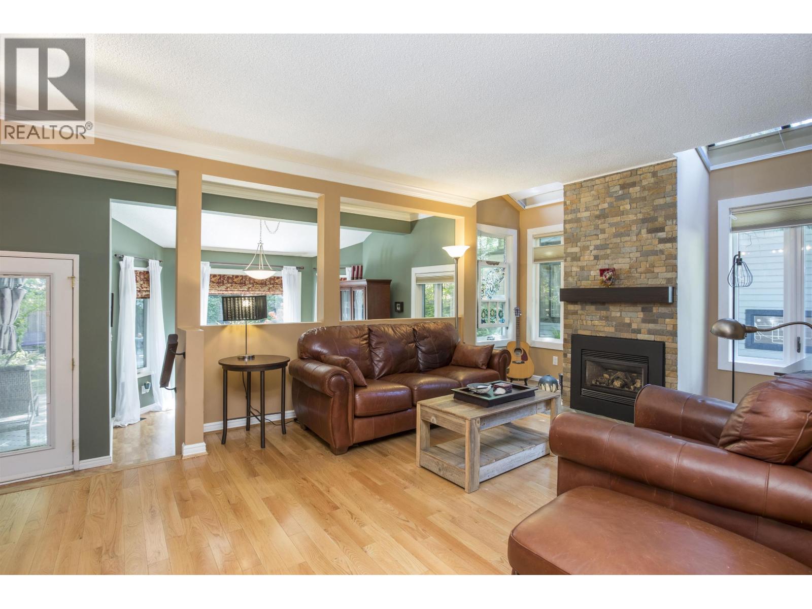 1989 CEDAR VILLAGE CRESCENT, North Vancouver