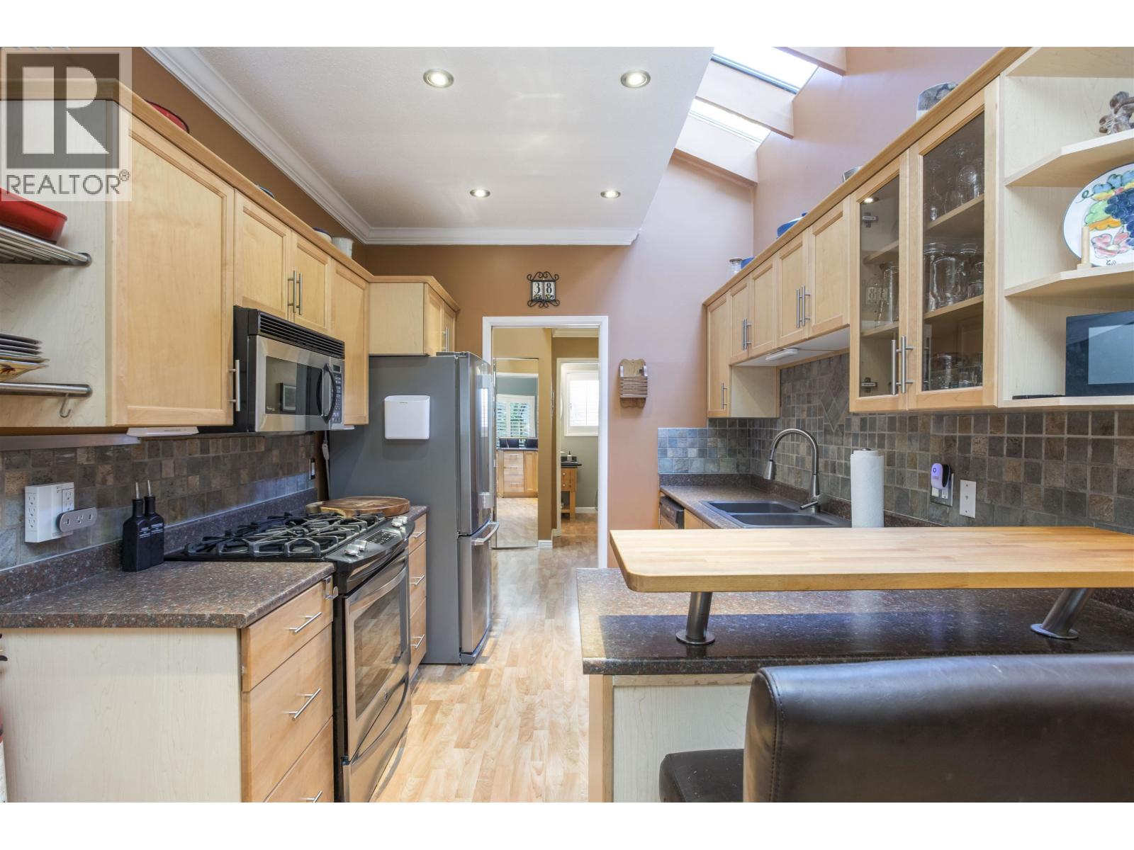 1989 CEDAR VILLAGE CRESCENT, North Vancouver