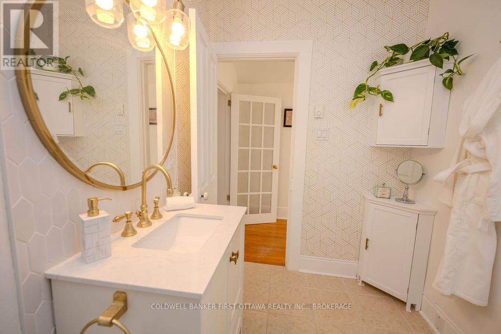 201 BRIDGE STREET W - 25