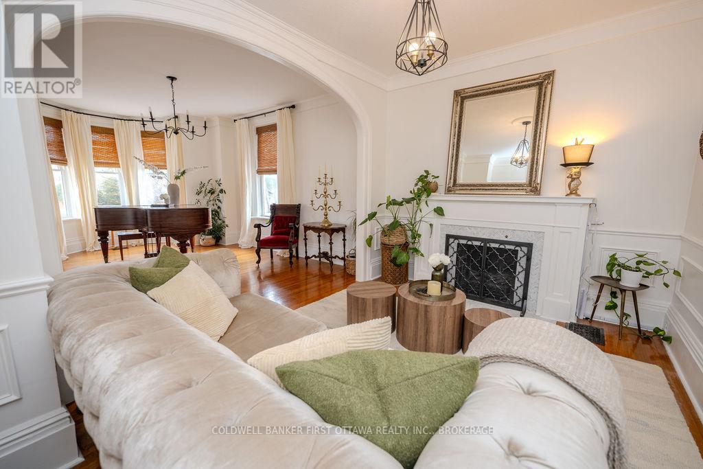 201 BRIDGE STREET W - Image 3