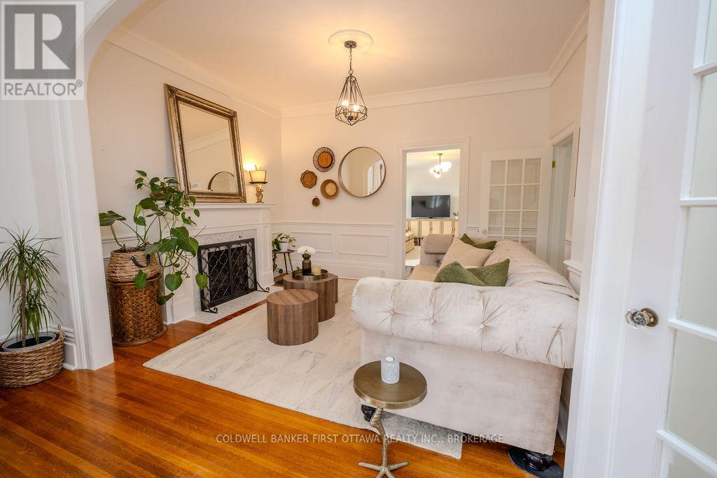 201 BRIDGE STREET W - 5