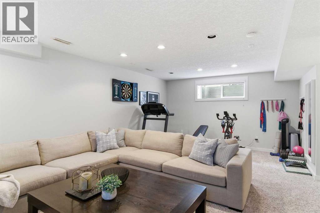 53 Discovery Ridge Gardens SW - 36