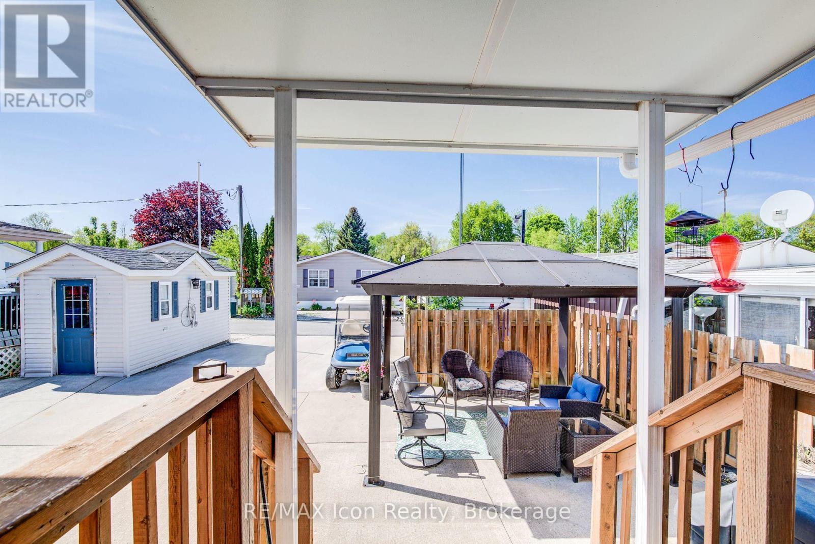 11 HEMLOCK CRESCENT - 27