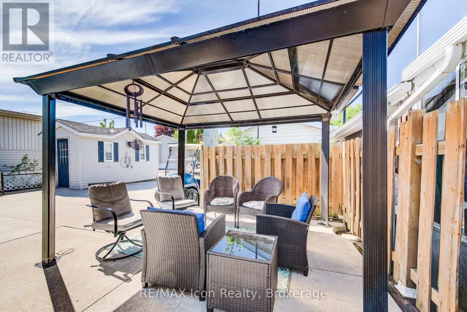 11 HEMLOCK CRESCENT - 28