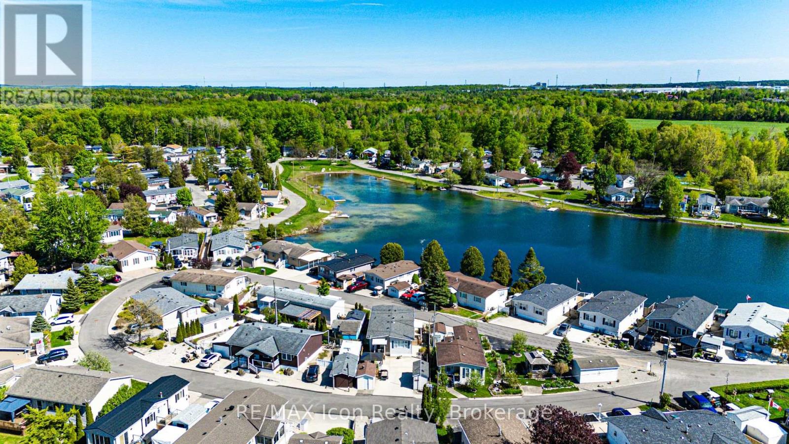 11 HEMLOCK CRESCENT - 33