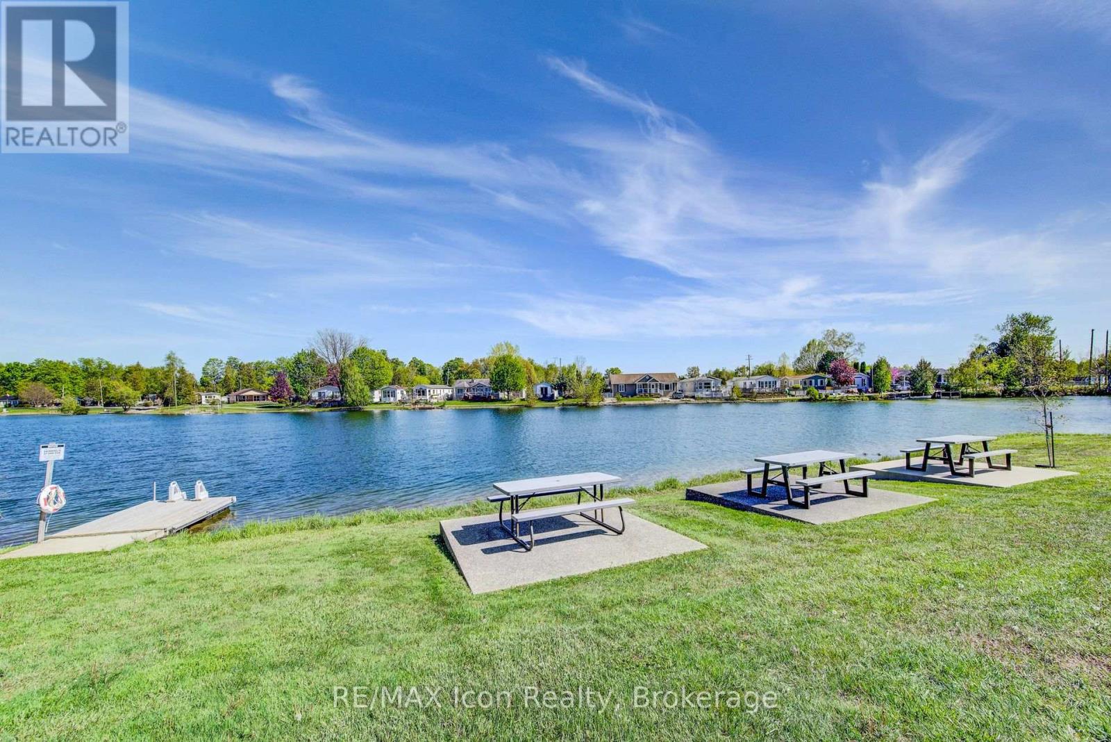11 HEMLOCK CRESCENT - 36