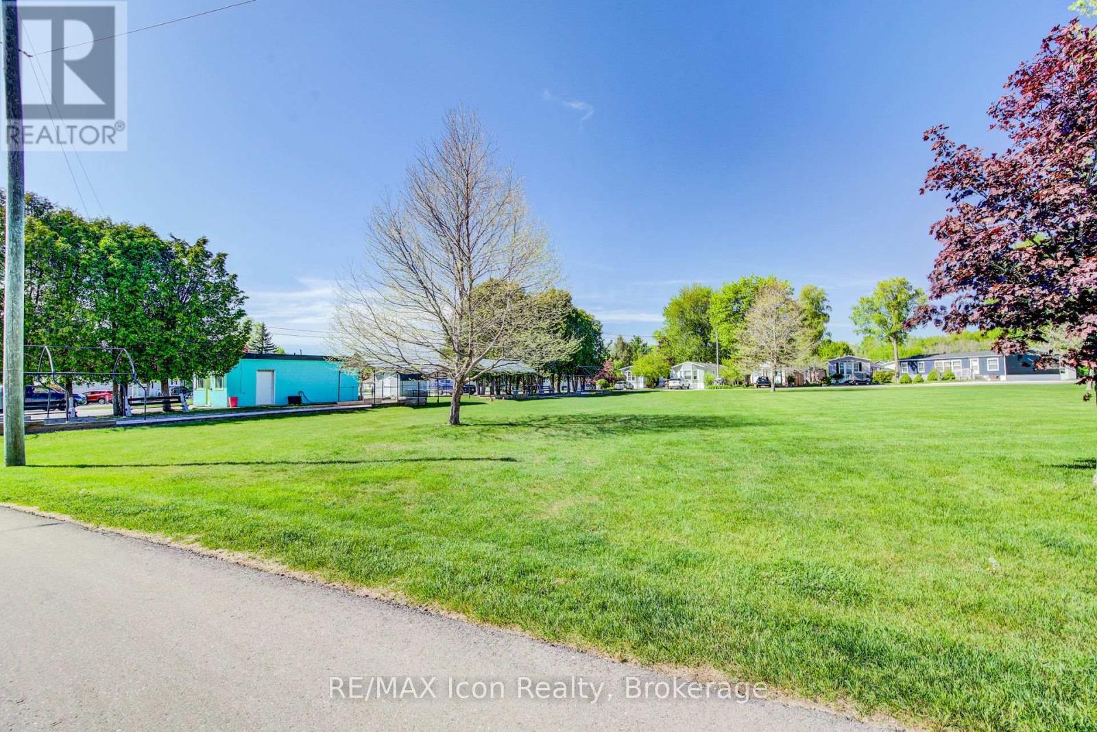 11 HEMLOCK CRESCENT - 39