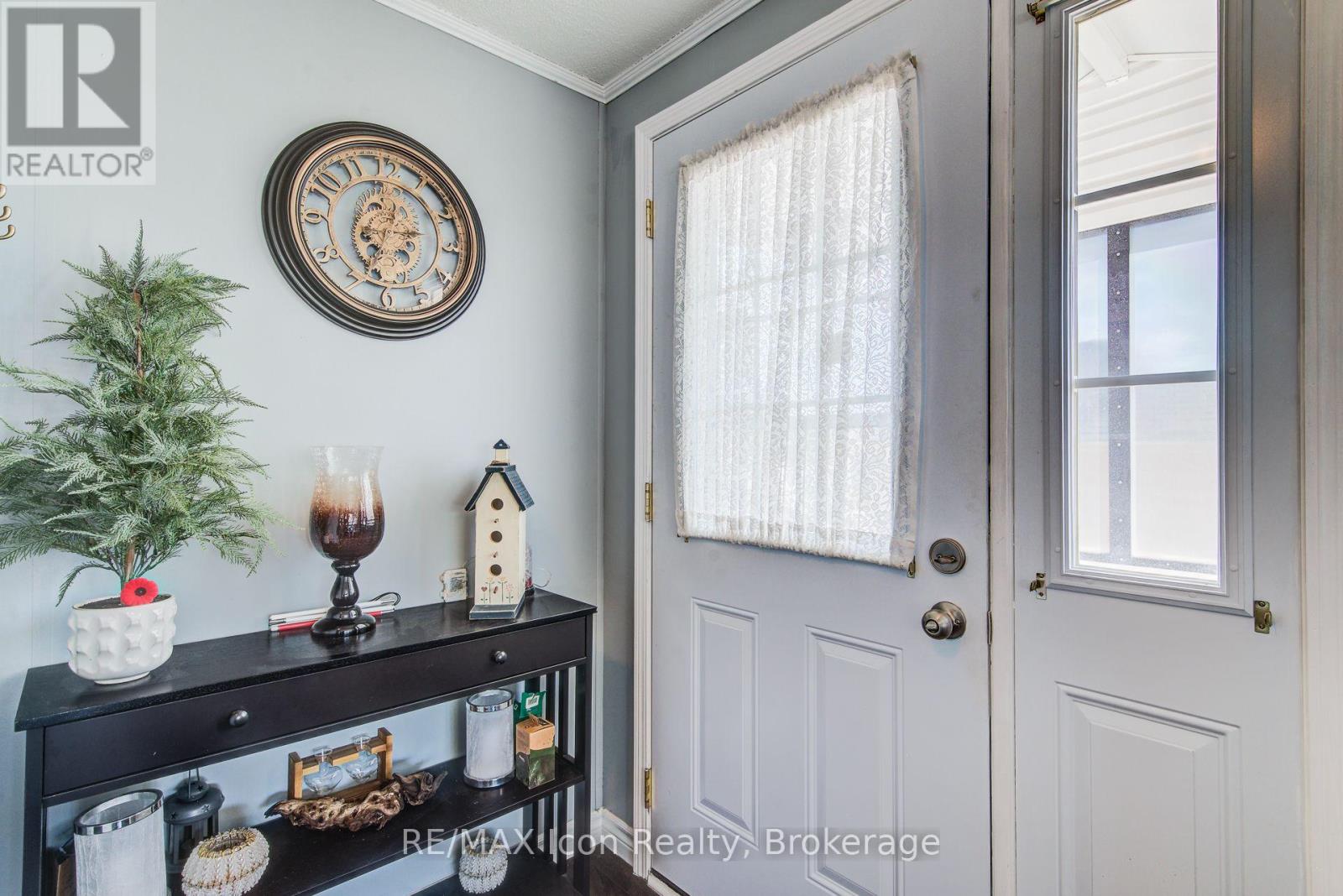 11 HEMLOCK CRESCENT - 4