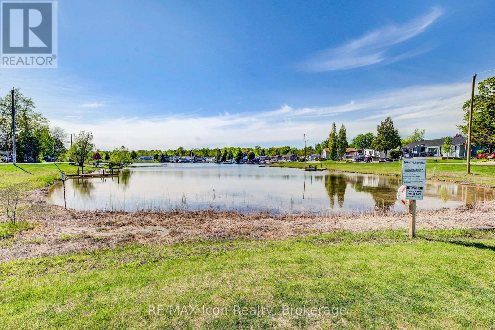 11 HEMLOCK CRESCENT - 43