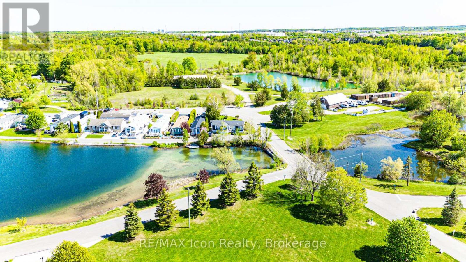 11 HEMLOCK CRESCENT - 45