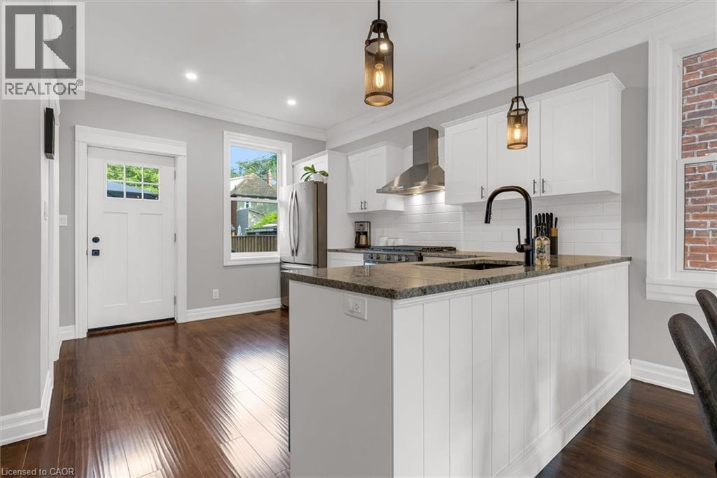 39 FAIRLEIGH Avenue N - 11