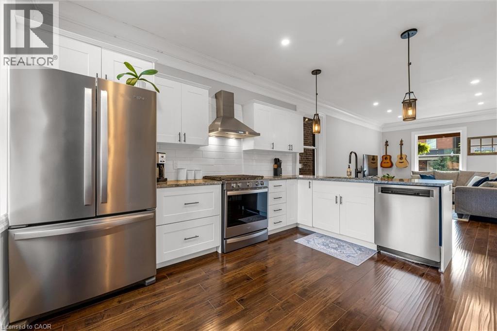 39 FAIRLEIGH Avenue N - 12