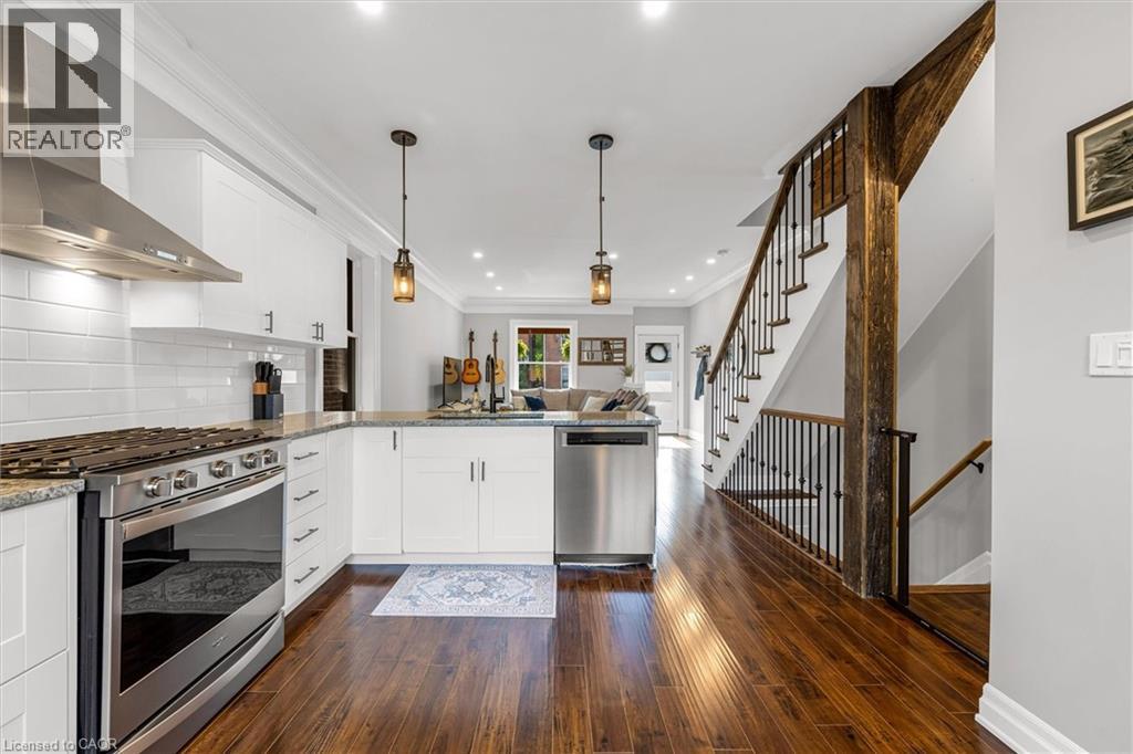 39 FAIRLEIGH Avenue N - 13