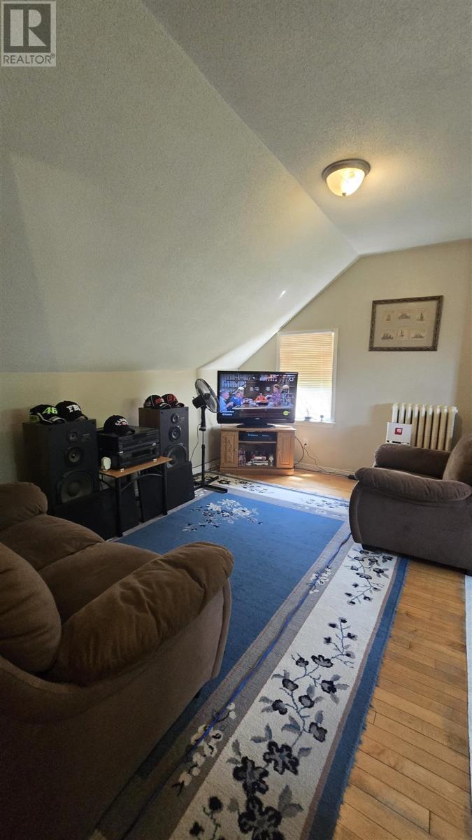 14 Abbott ST - 6