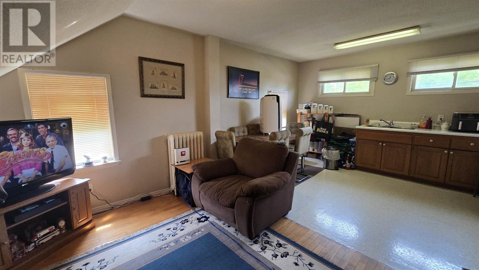 14 Abbott ST - 7