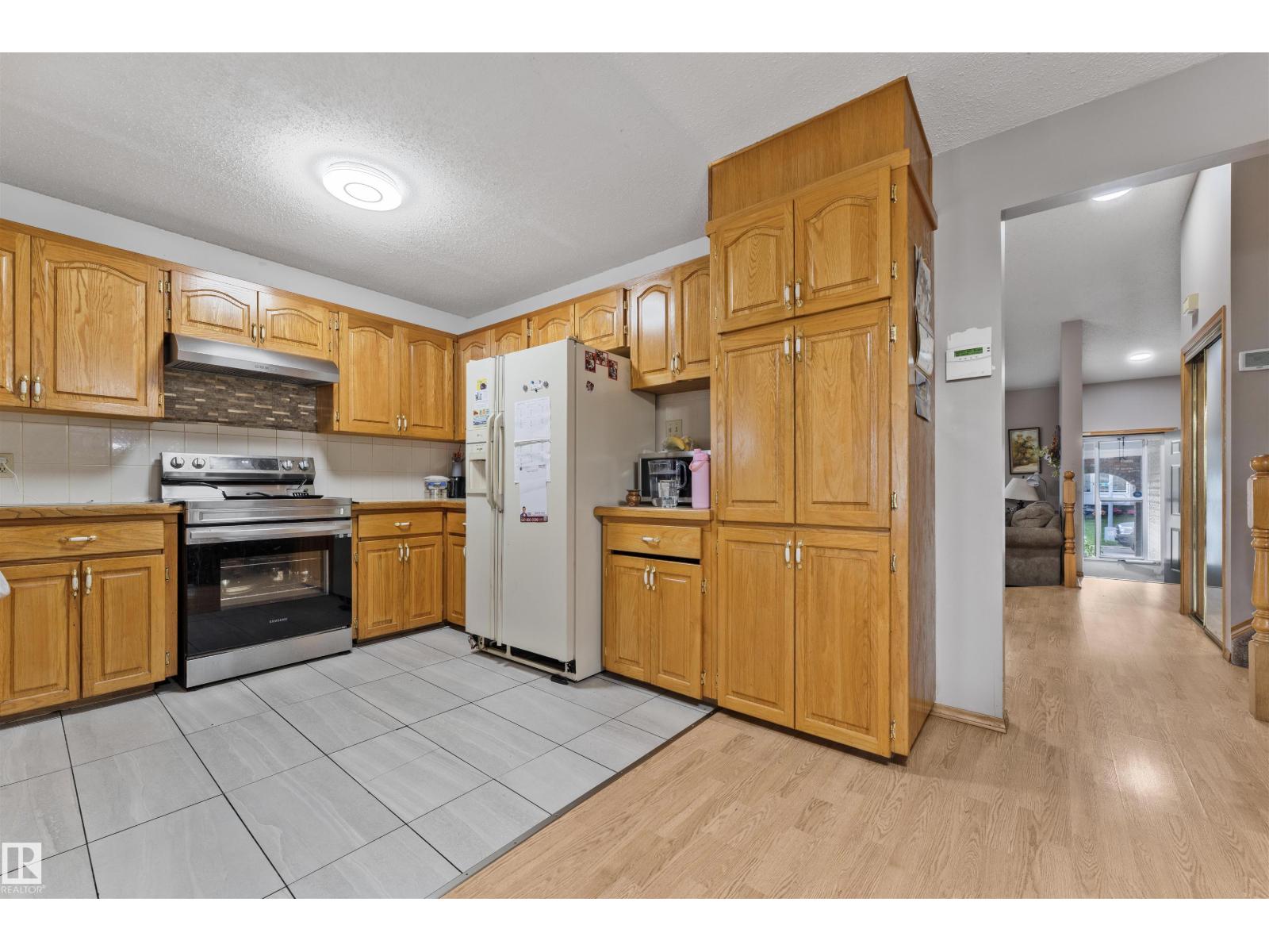 4231 32 AV NW - 12