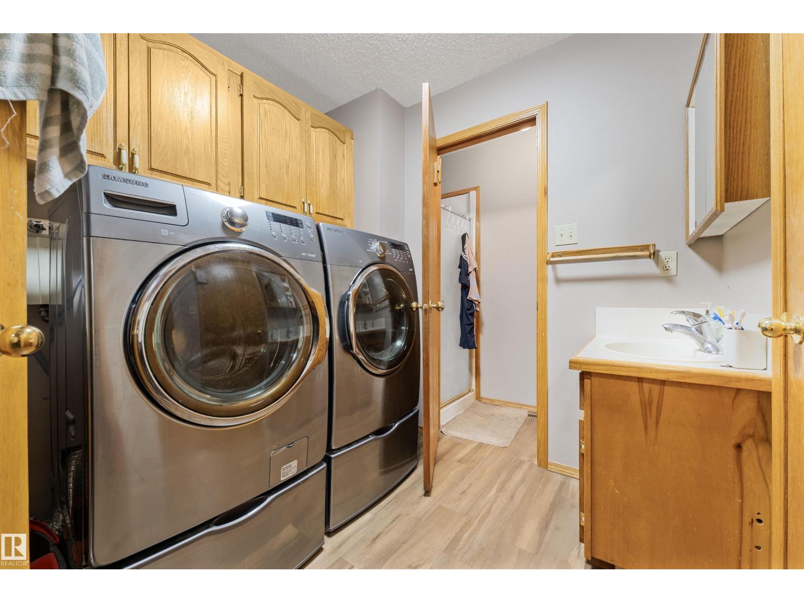 4231 32 AV NW - 19