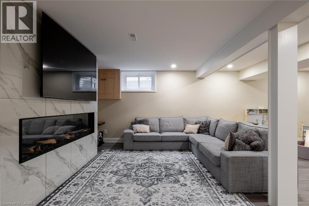27 MILLBRIDGE Crescent - 32