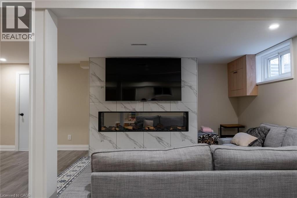 27 MILLBRIDGE Crescent - 33
