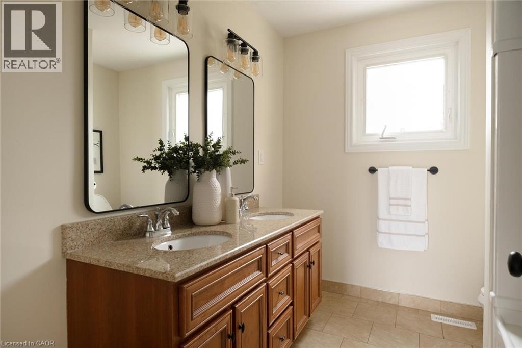 27 MILLBRIDGE Crescent - 27