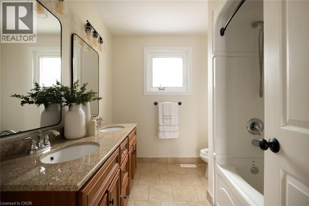 27 MILLBRIDGE Crescent - 26