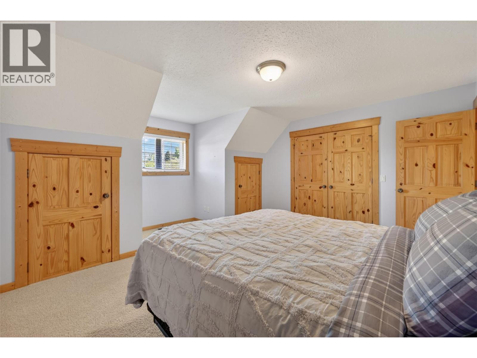 4852 Riverview Drive, Edgewater