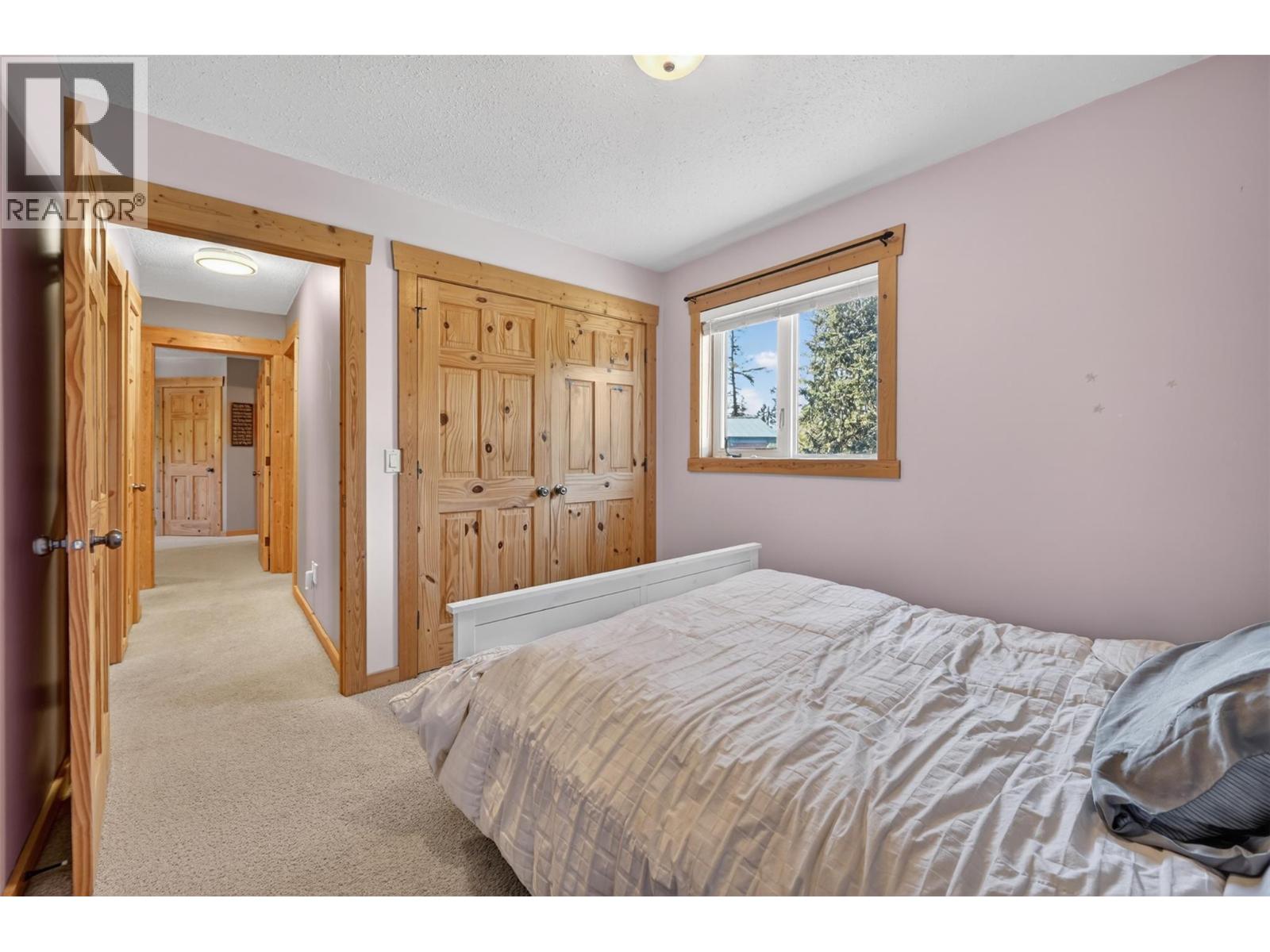 4852 Riverview Drive, Edgewater