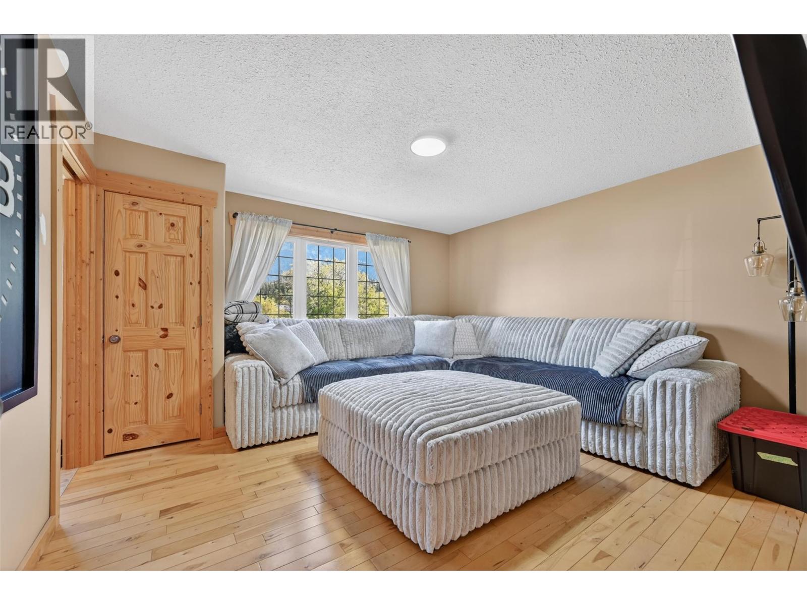 4852 Riverview Drive, Edgewater