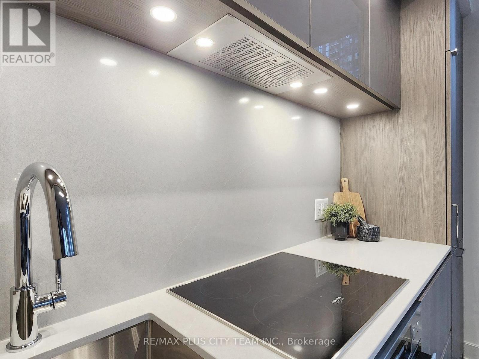 #1204 15 MERCER STREET - 10