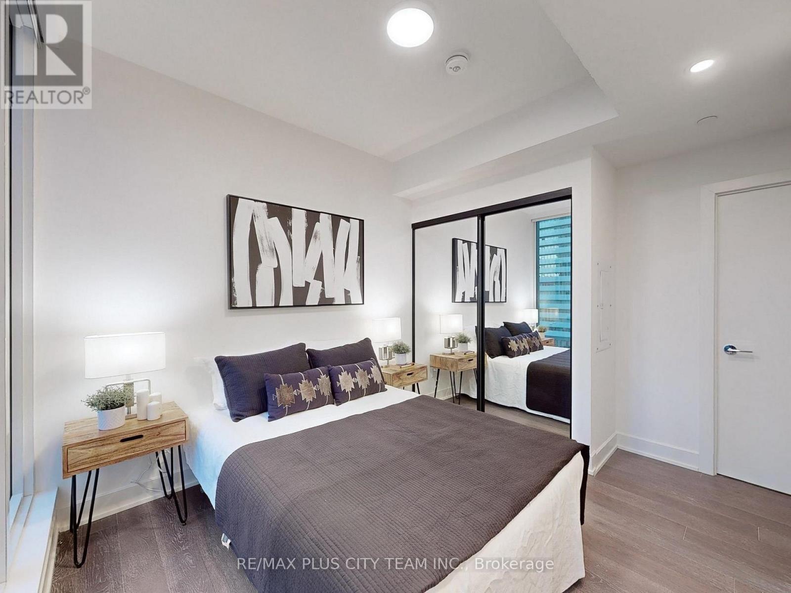 #1204 15 MERCER STREET - 12