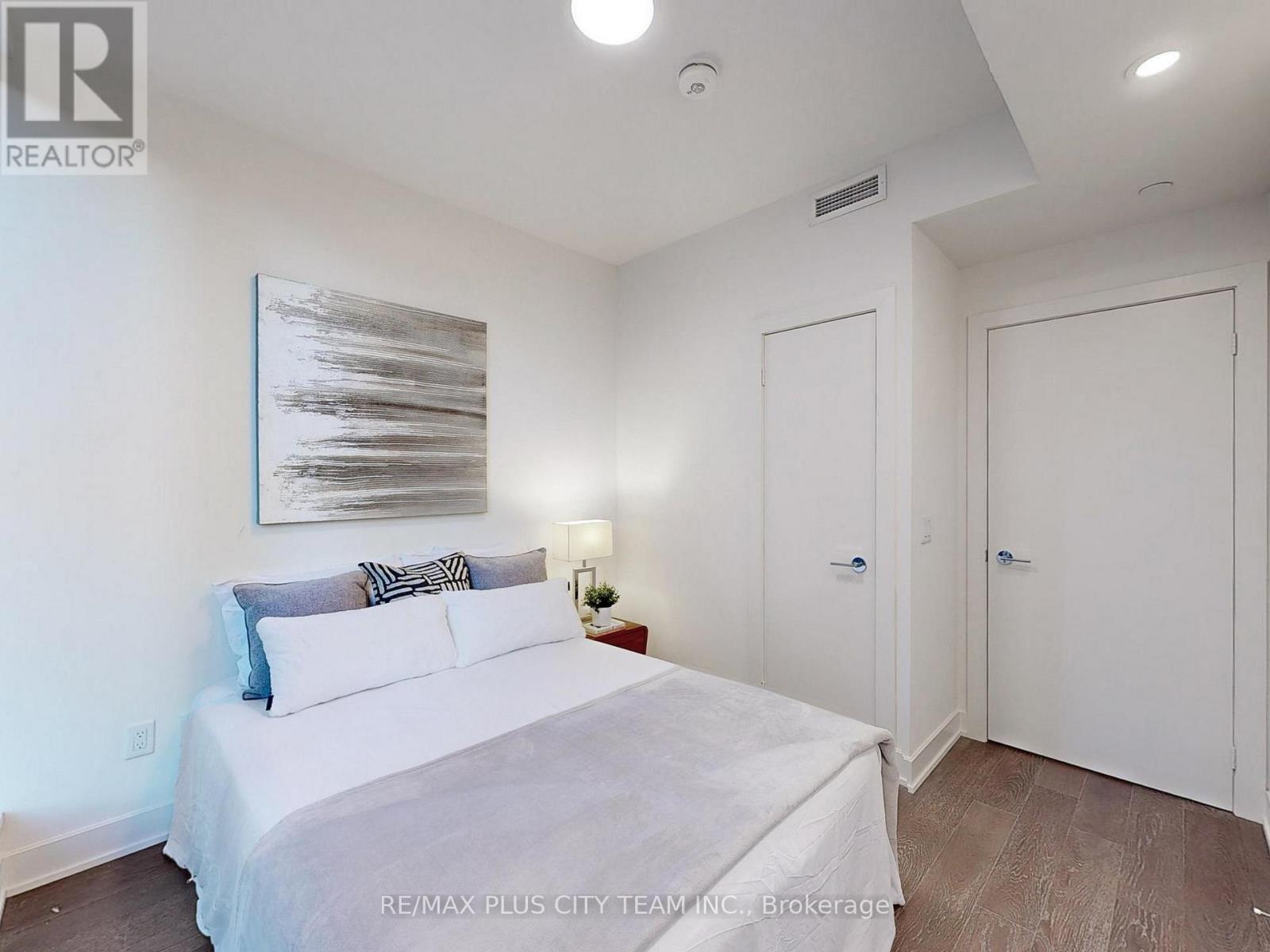 #1204 15 MERCER STREET - 16