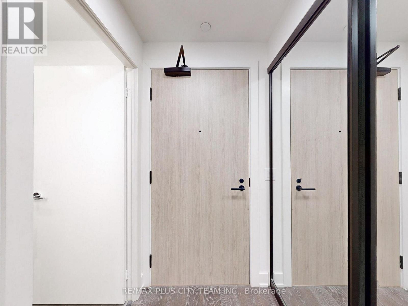 #1204 15 MERCER STREET - 19
