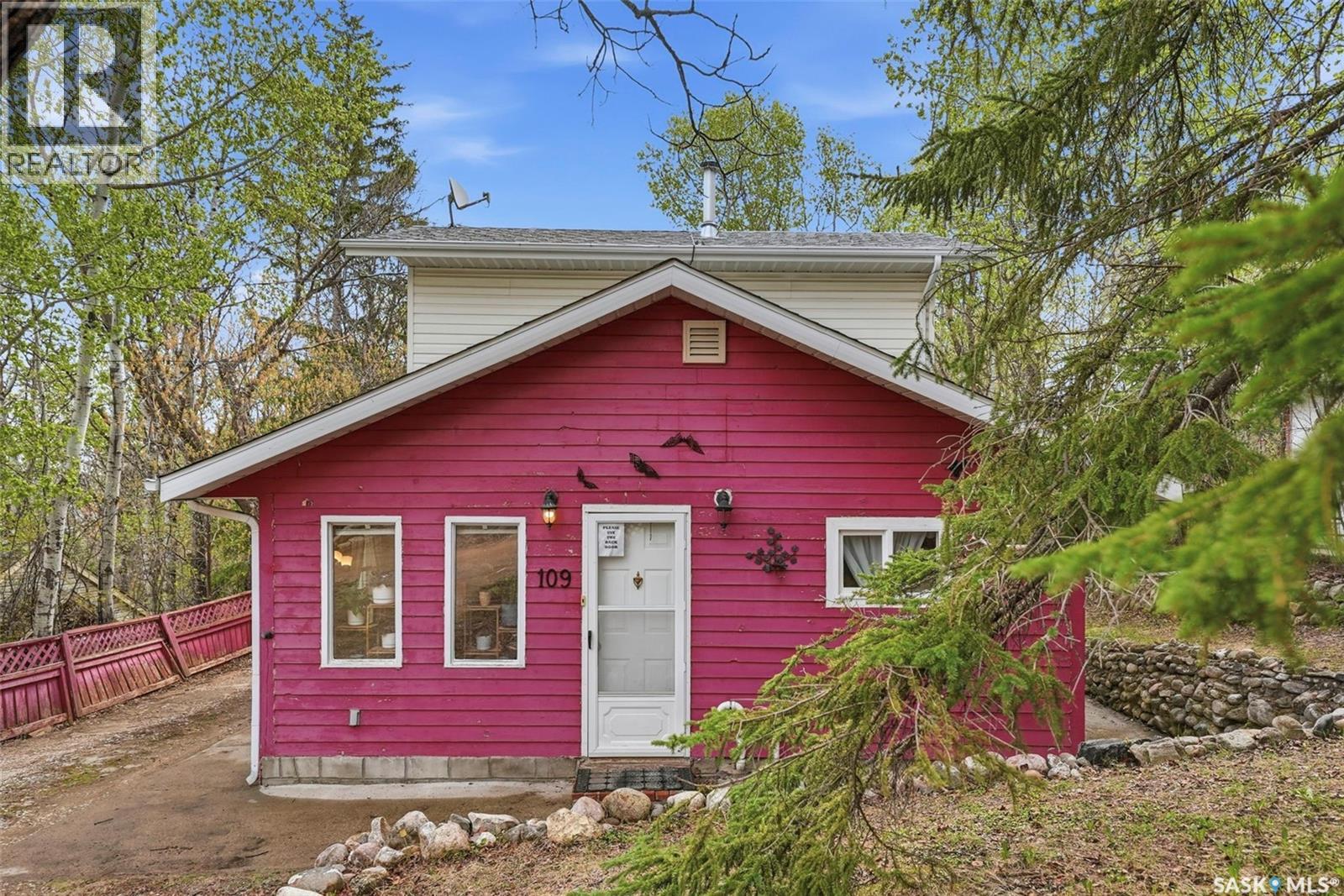 107-109 Shawondasse DRIVE - 2