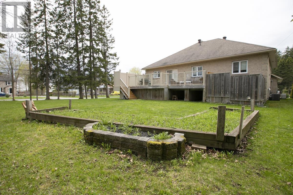 4 Parkdale DR - 11
