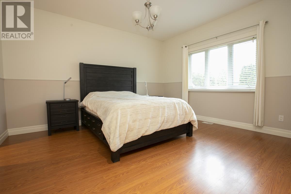 4 Parkdale DR - 33