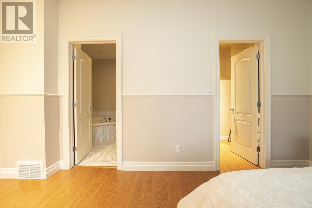 4 Parkdale DR - 35