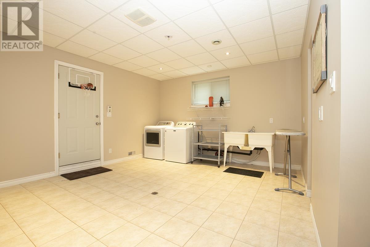 4 Parkdale DR - 46