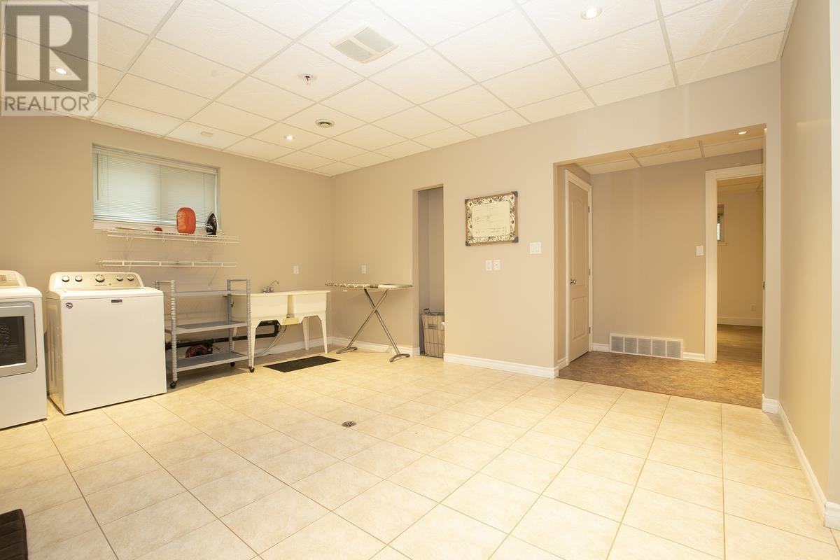 4 Parkdale DR - 47