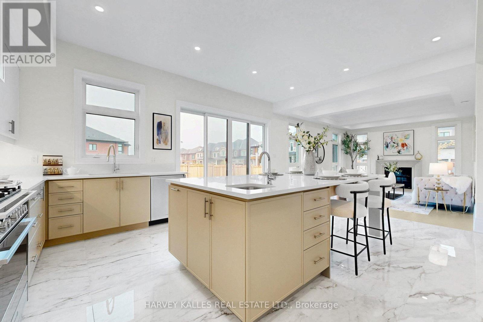 107 WINTHROP CRESCENT - 11