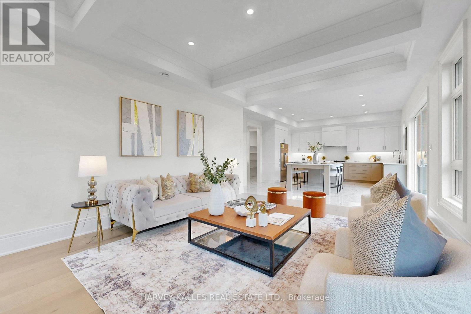 107 WINTHROP CRESCENT - 13