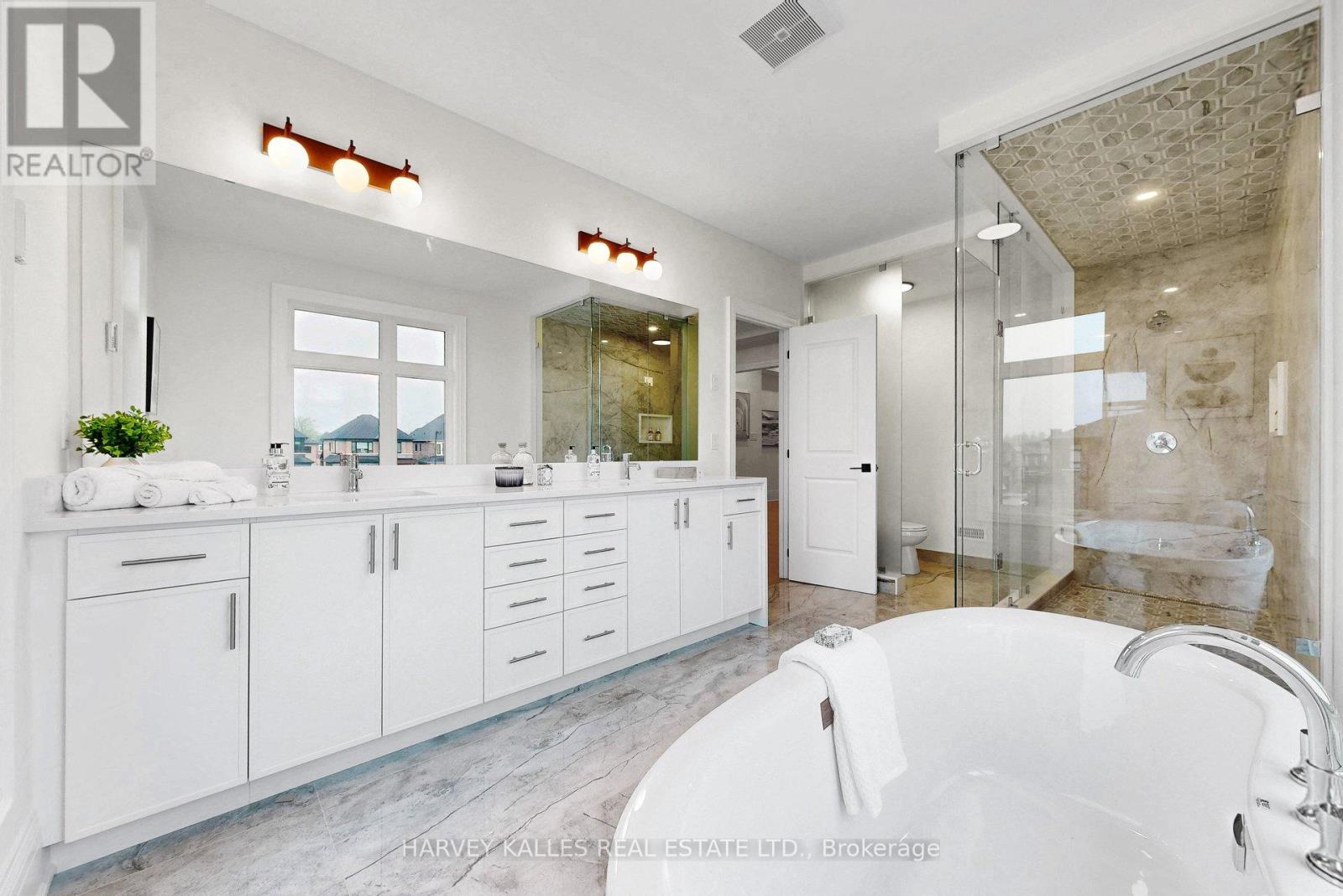 107 WINTHROP CRESCENT - 22