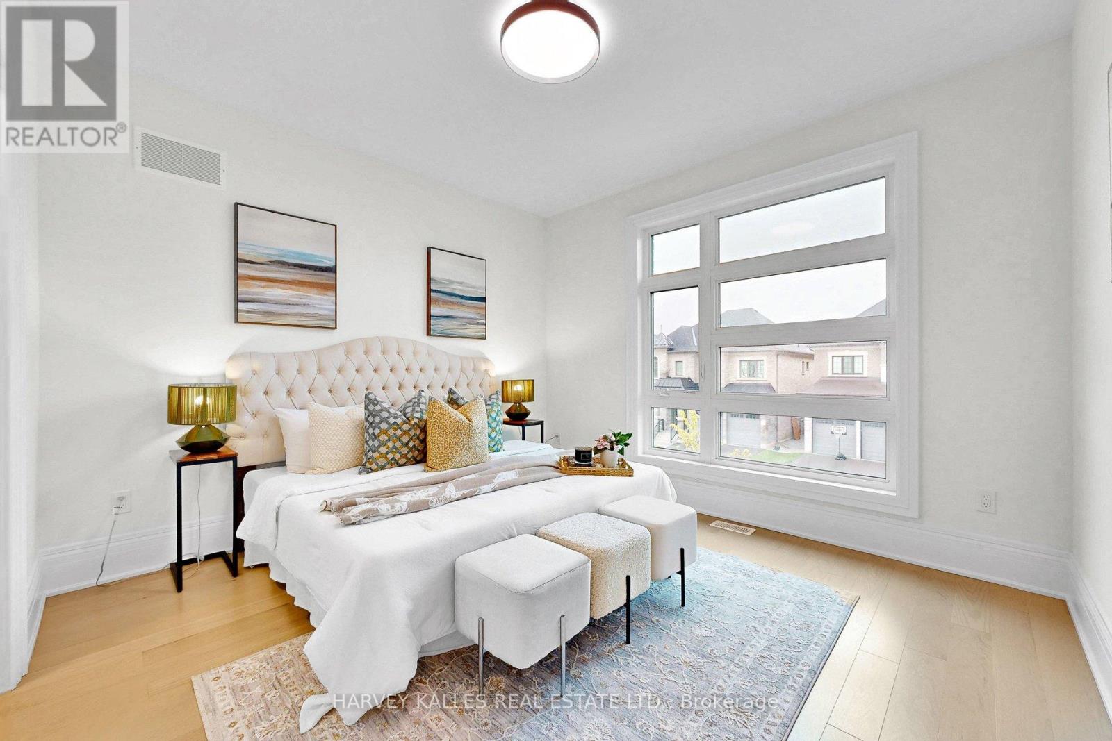 107 WINTHROP CRESCENT - 23