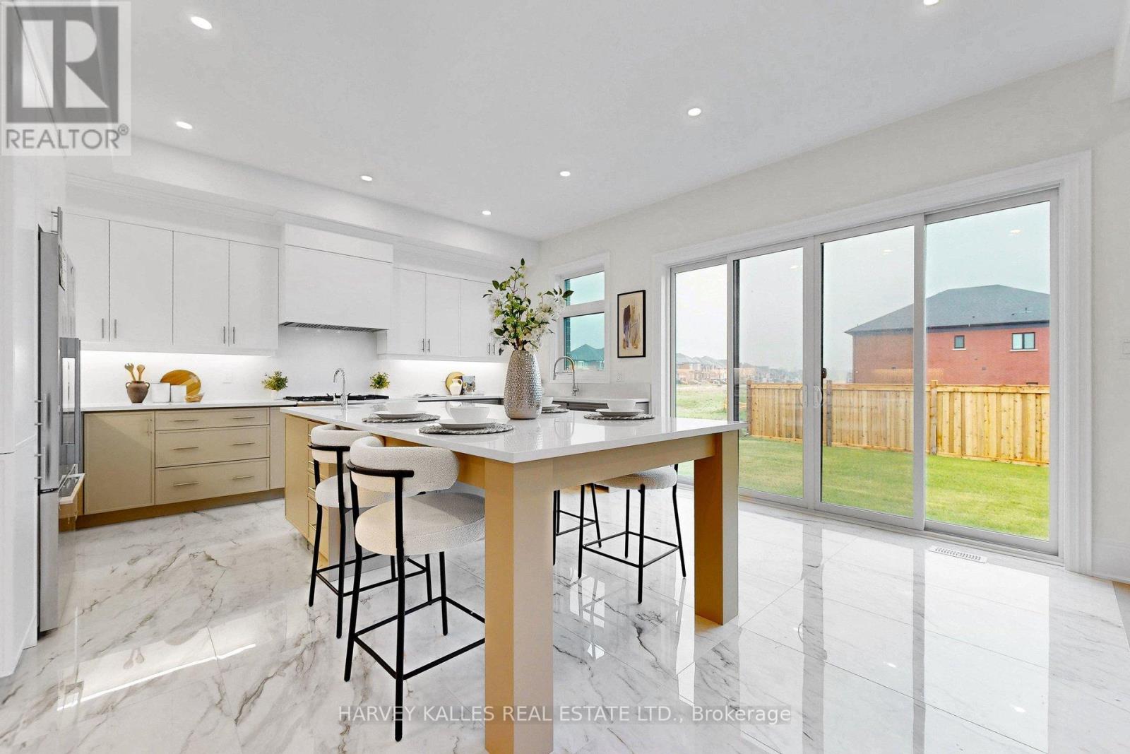 107 WINTHROP CRESCENT - 7