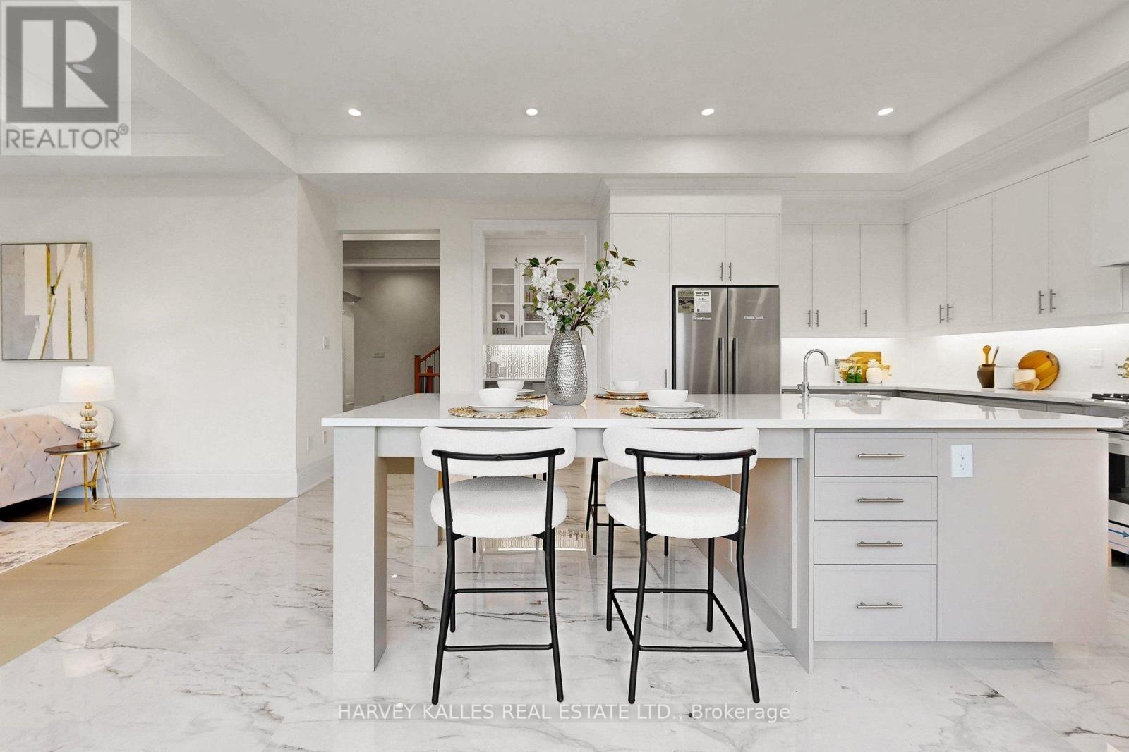 107 WINTHROP CRESCENT - 9