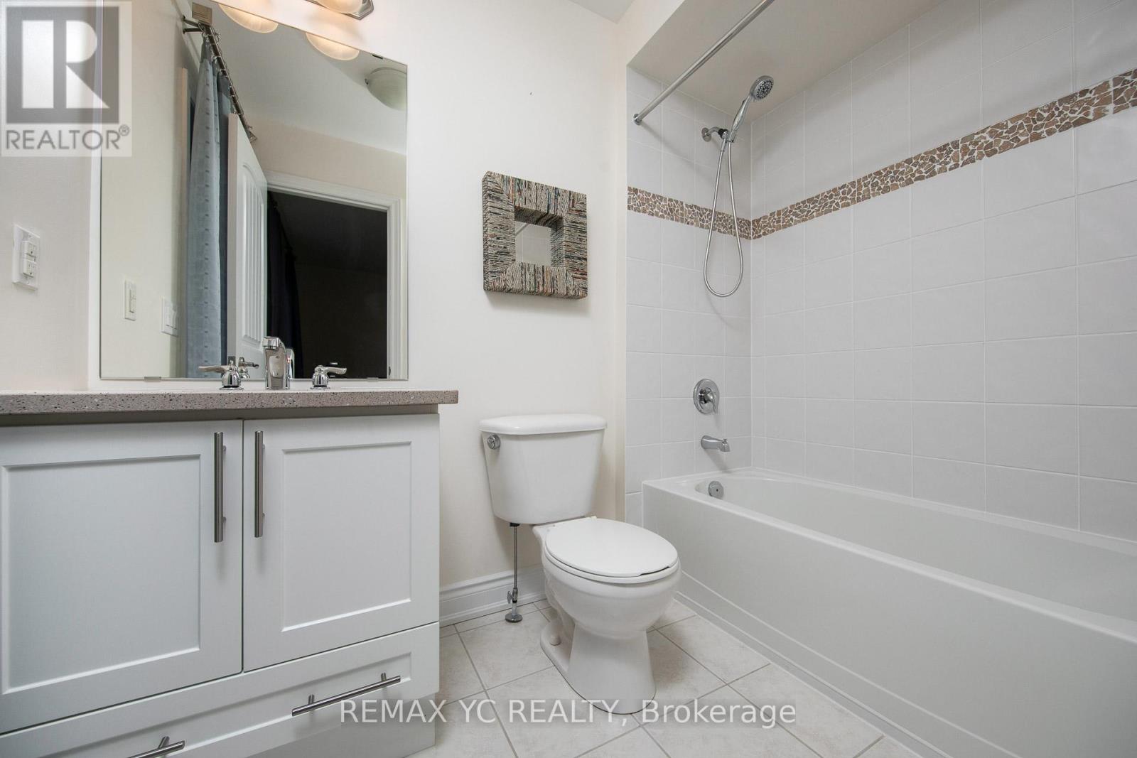 43 LAREDO DRIVE - 34