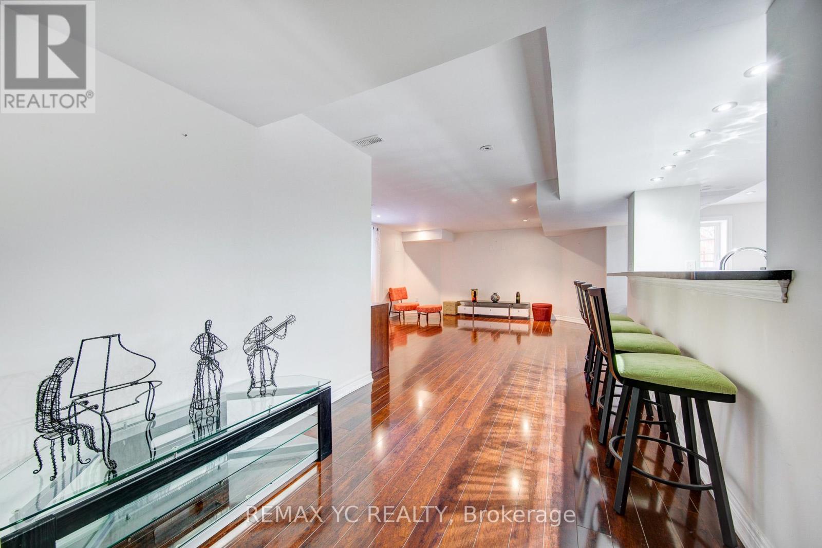 43 LAREDO DRIVE - 36