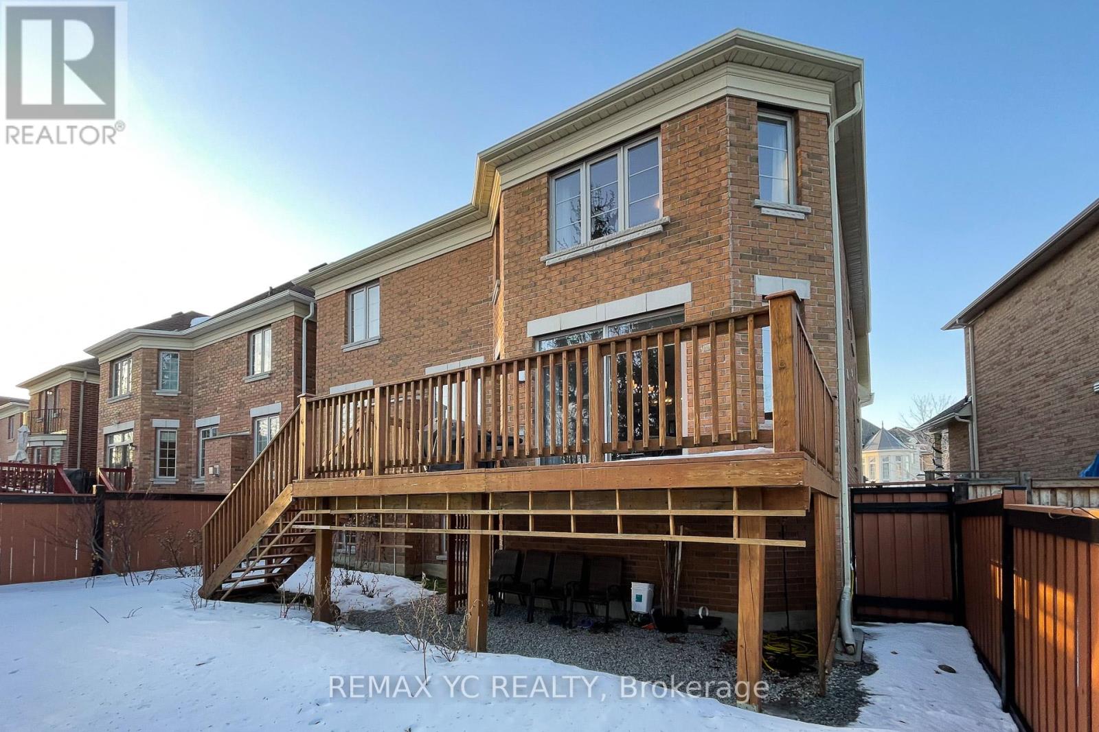 43 LAREDO DRIVE - 48
