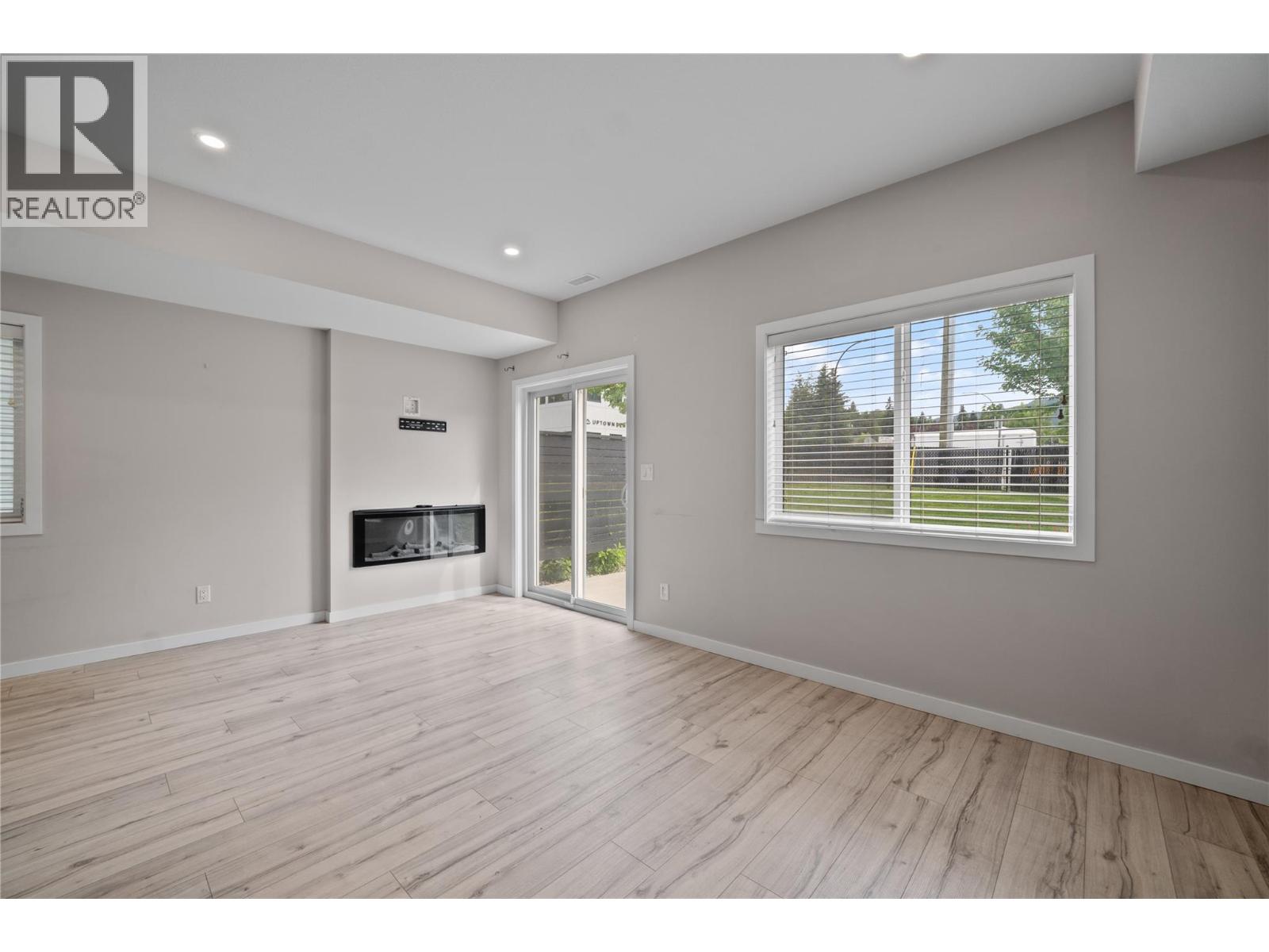 #15 2081 11 Avenue NE - 13