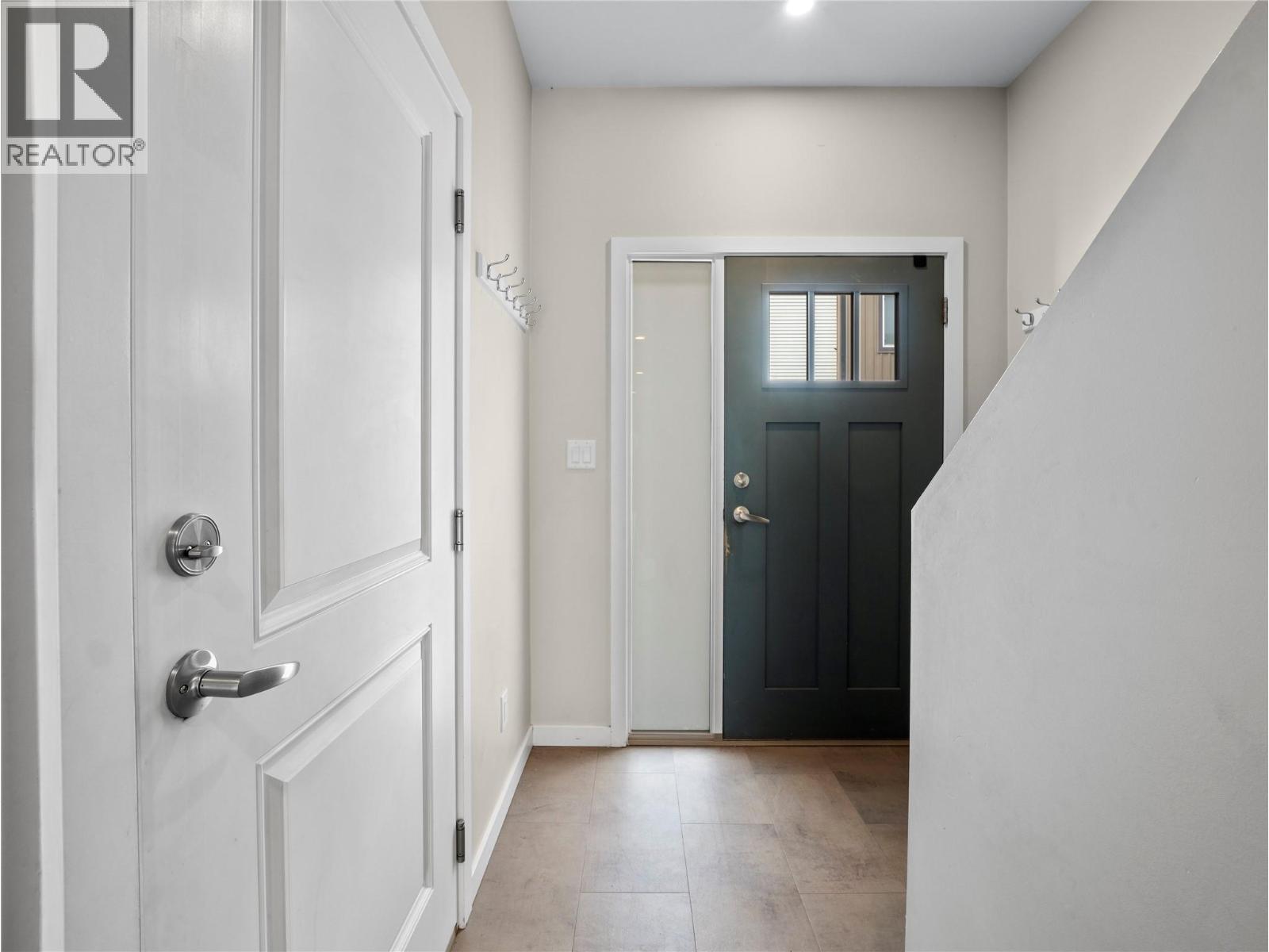 #15 2081 11 Avenue NE - 18